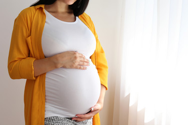 Symbolbild mit einer Schwangeren